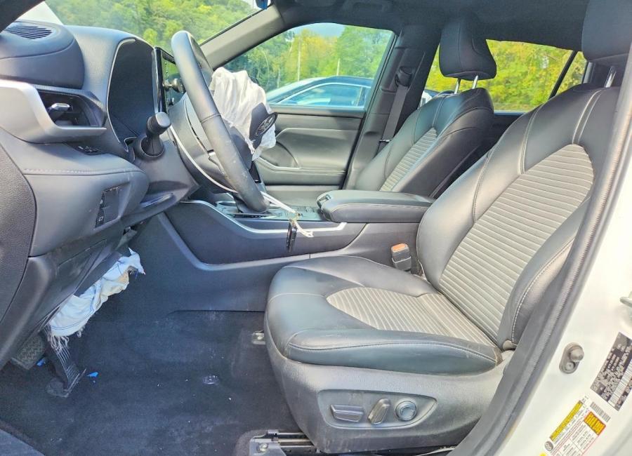 Salvage 2022 Toyota Highlander Xse in White