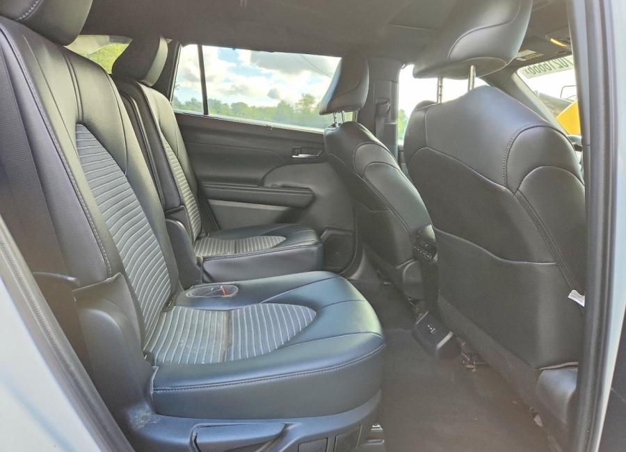Salvage 2022 Toyota Highlander Xse in White