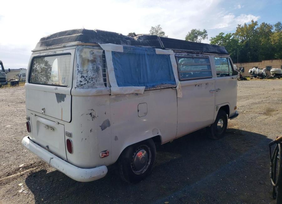 Salvage 1970 Volkswagen Transporter  in White