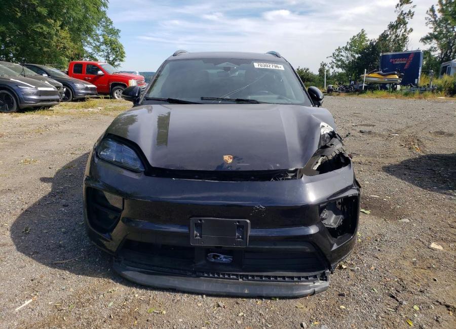 Salvage 2025 Porsche Macan 4s in Black
