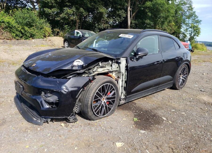 Salvage 2025 Porsche Macan 4s in Black