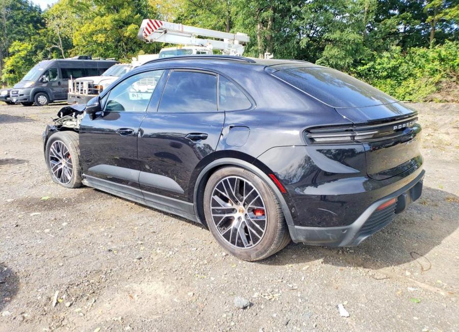 Salvage 2025 Porsche Macan 4s in Black