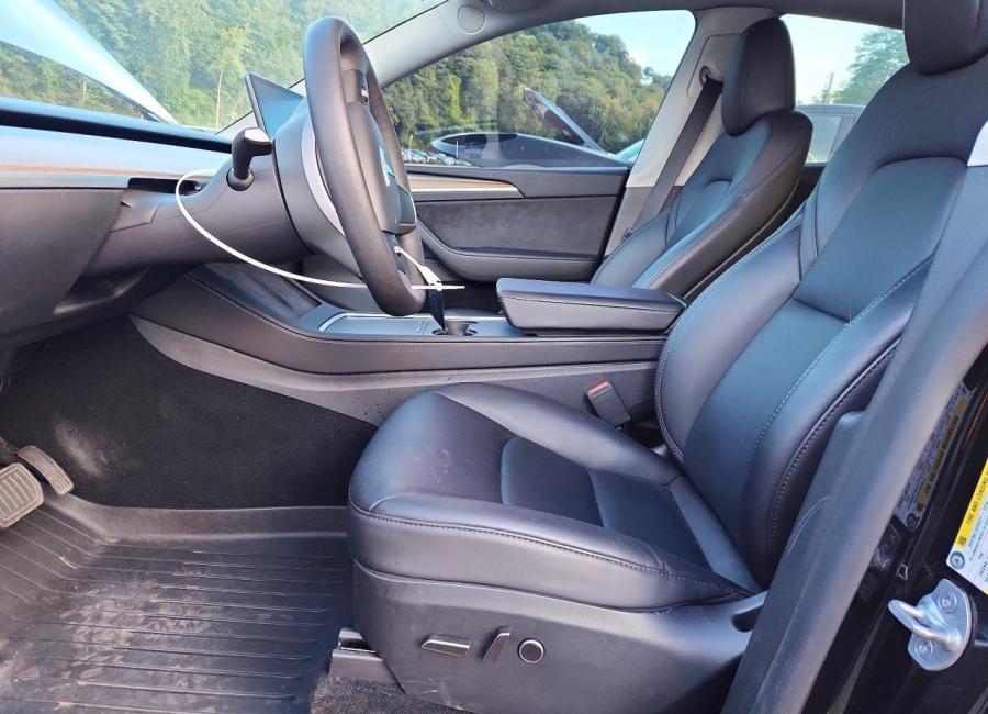 Salvage 2025 Tesla Model Y  in Black