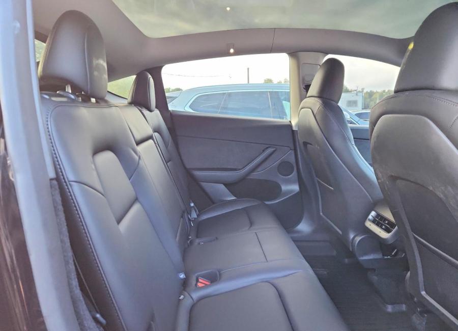 Salvage 2025 Tesla Model Y  in Black