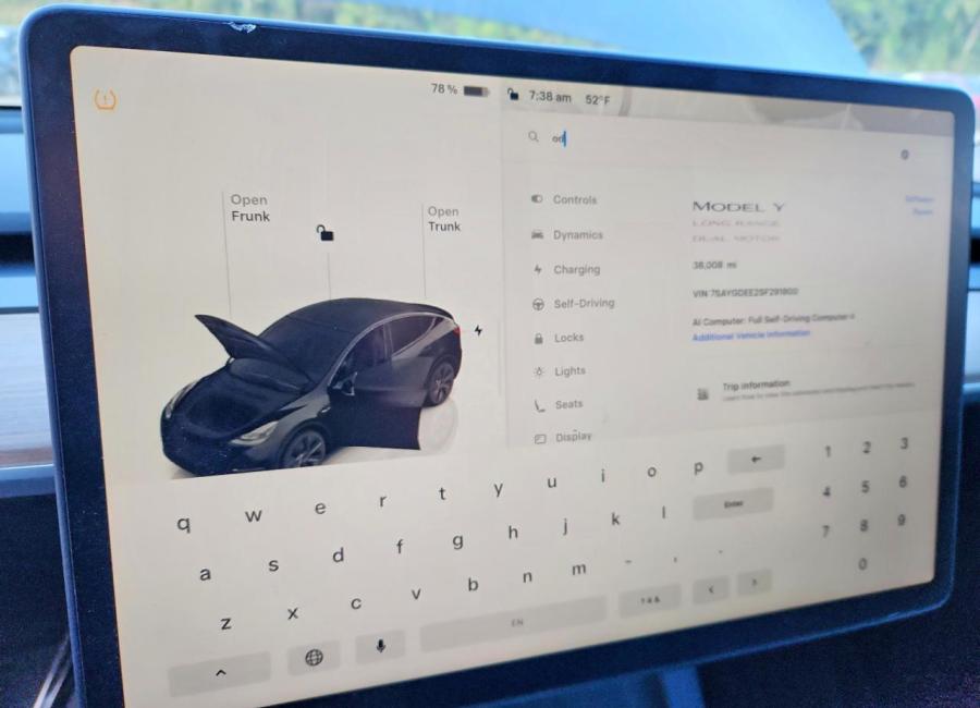 Salvage 2025 Tesla Model Y  in Black