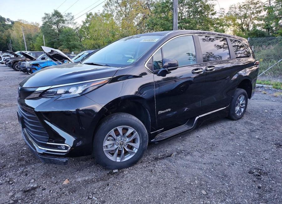 Salvage 2024 Toyota Sienna Braunability in Black