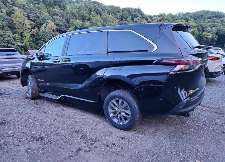 Salvage 2024 Toyota Sienna Braunability in Black