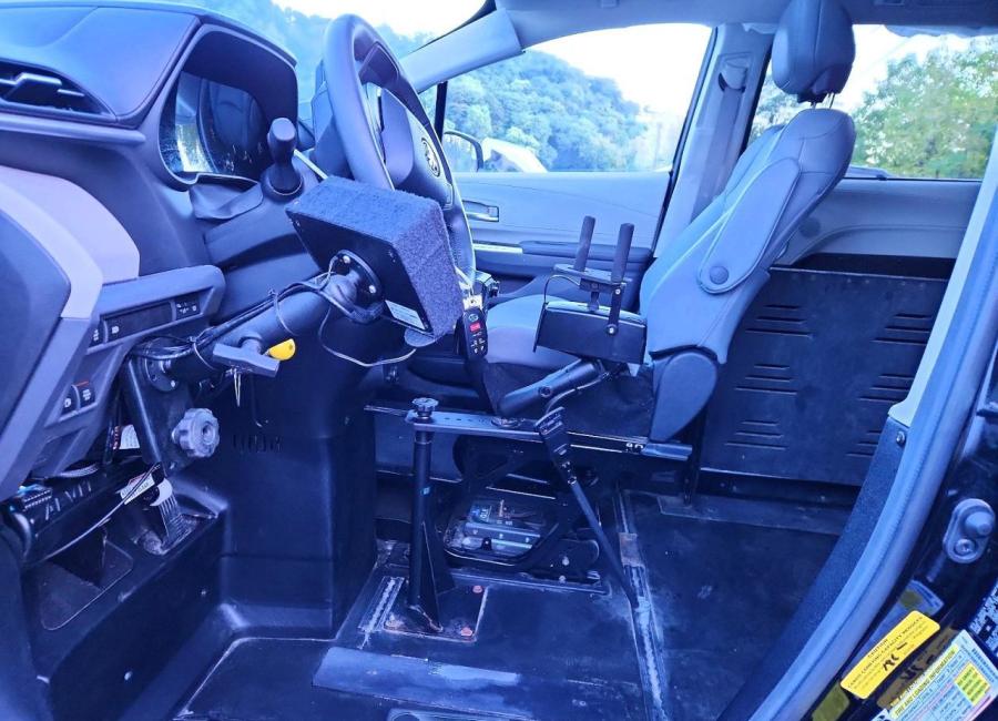 Salvage 2024 Toyota Sienna Braunability in Black