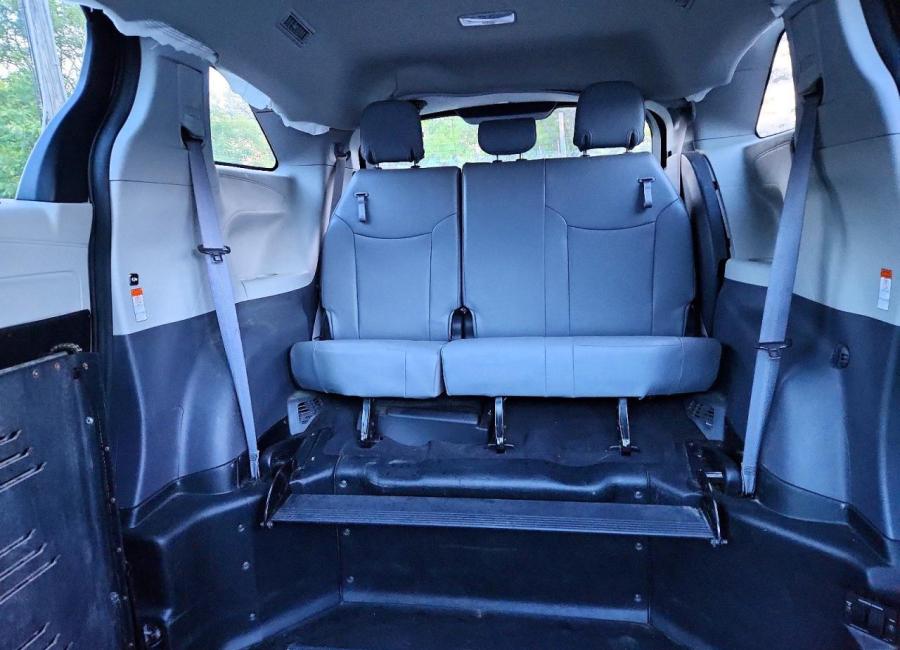 Salvage 2024 Toyota Sienna Braunability in Black