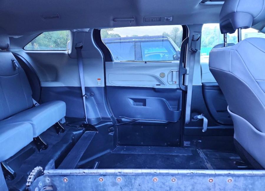 Salvage 2024 Toyota Sienna Braunability in Black