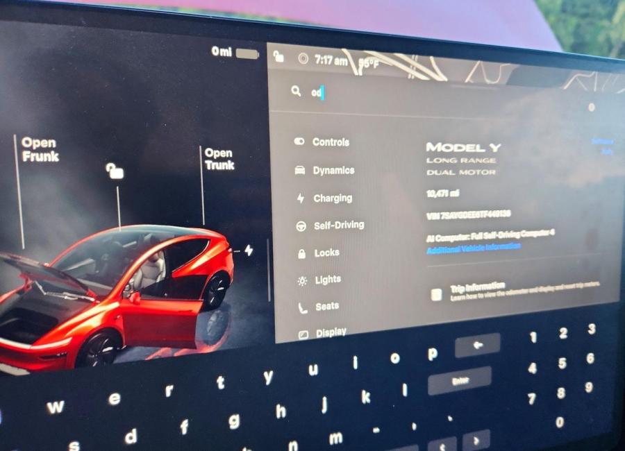 Salvage 2026 Tesla Model Y  in Burgundy