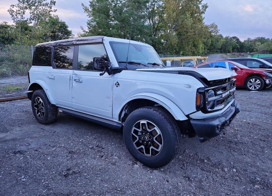 Salvage 2024 Ford Bronco Outer Banks in White