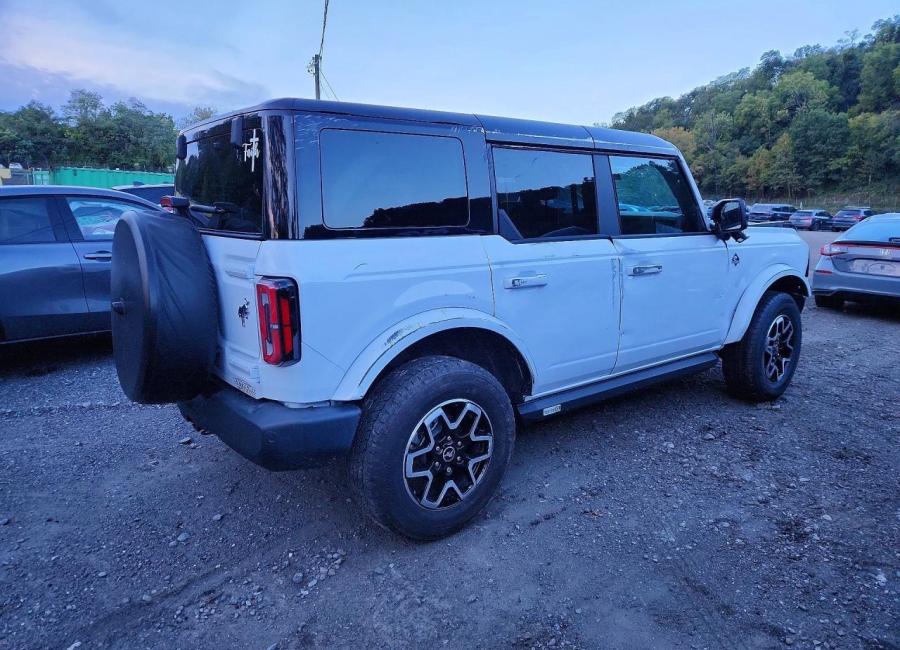 Salvage 2024 Ford Bronco Outer Banks in White