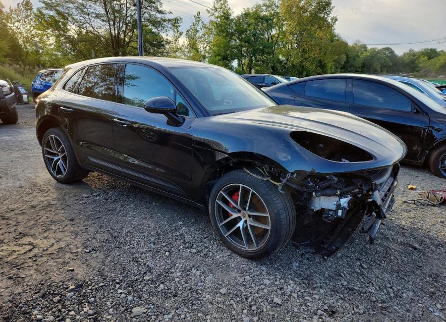 Salvage 2025 Porsche Macan S in Black