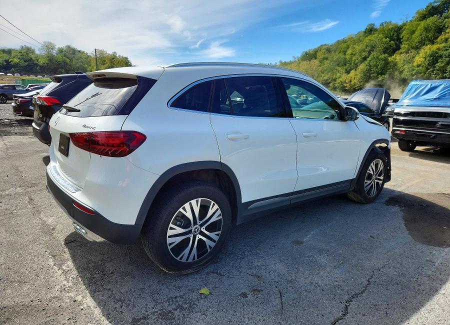 Salvage 2025 Mercedes Benz Gla 250 4matic in White