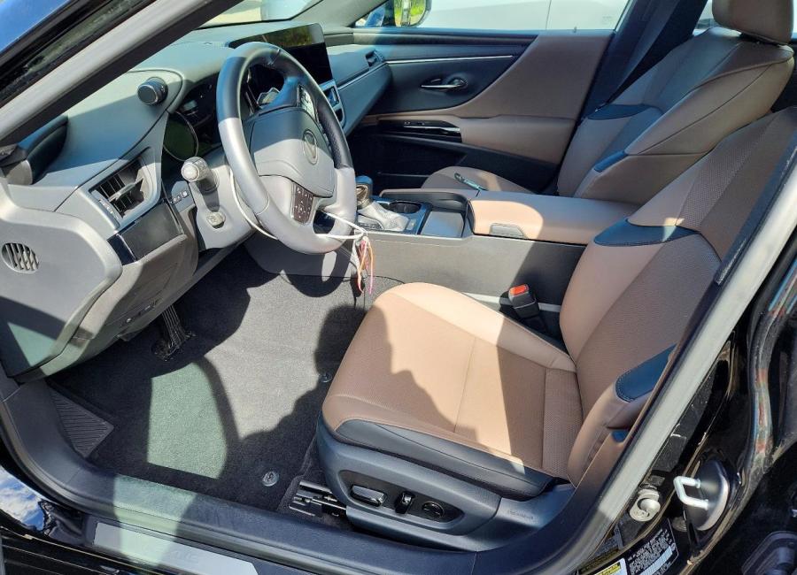 Salvage 2024 Lexus Es 250  in Black