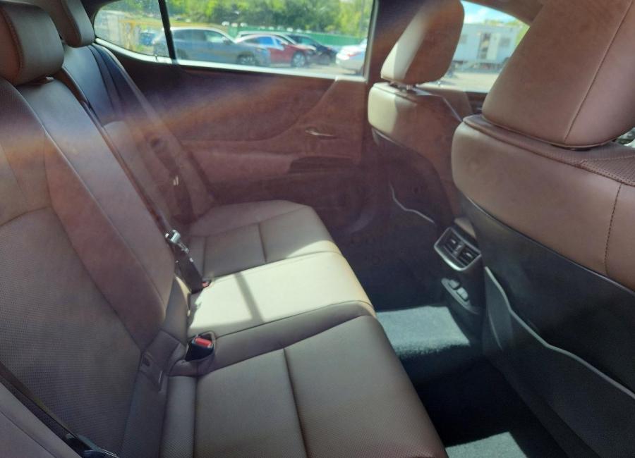 Salvage 2024 Lexus Es 250  in Black