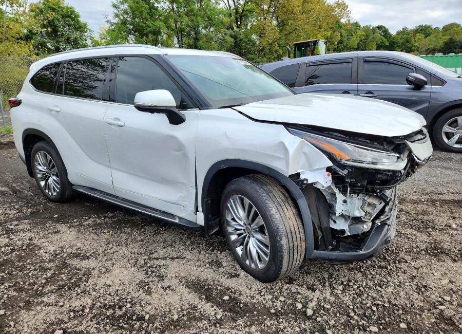 Salvage 2024 Toyota Highlander Platinum in White