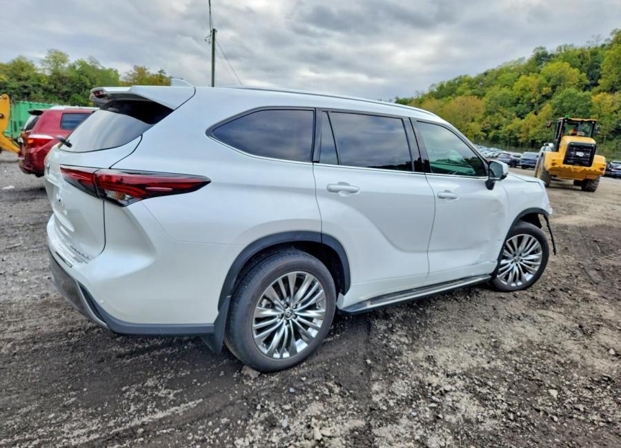 Salvage 2024 Toyota Highlander Platinum in White