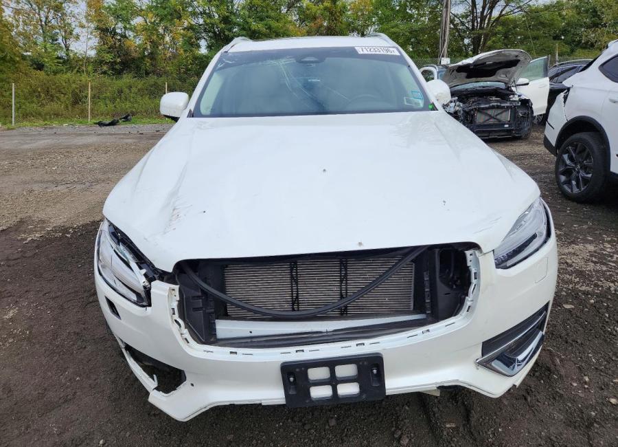 Salvage 2025 Volvo Xc90 Plus in White