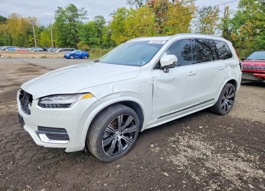 Salvage 2025 Volvo Xc90 Plus in White