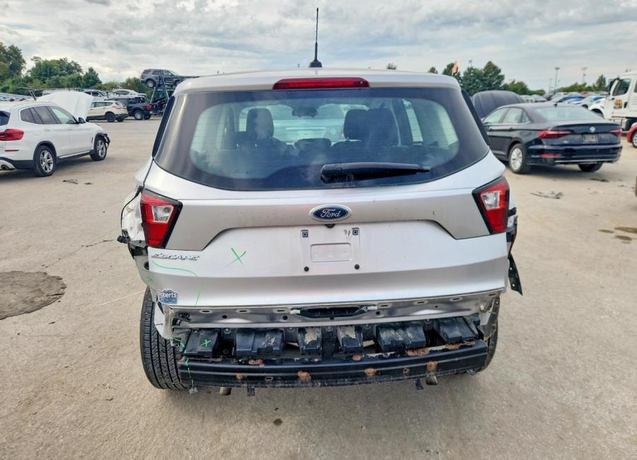 Salvage 2019 Ford Escape  in Gray