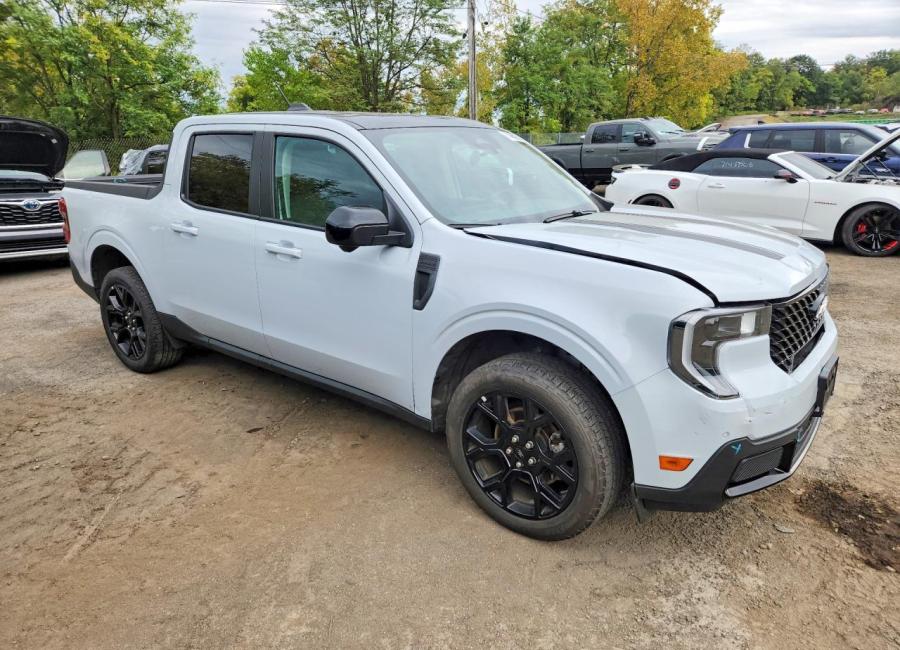 Salvage 2025 Ford Maverick Lariat in White