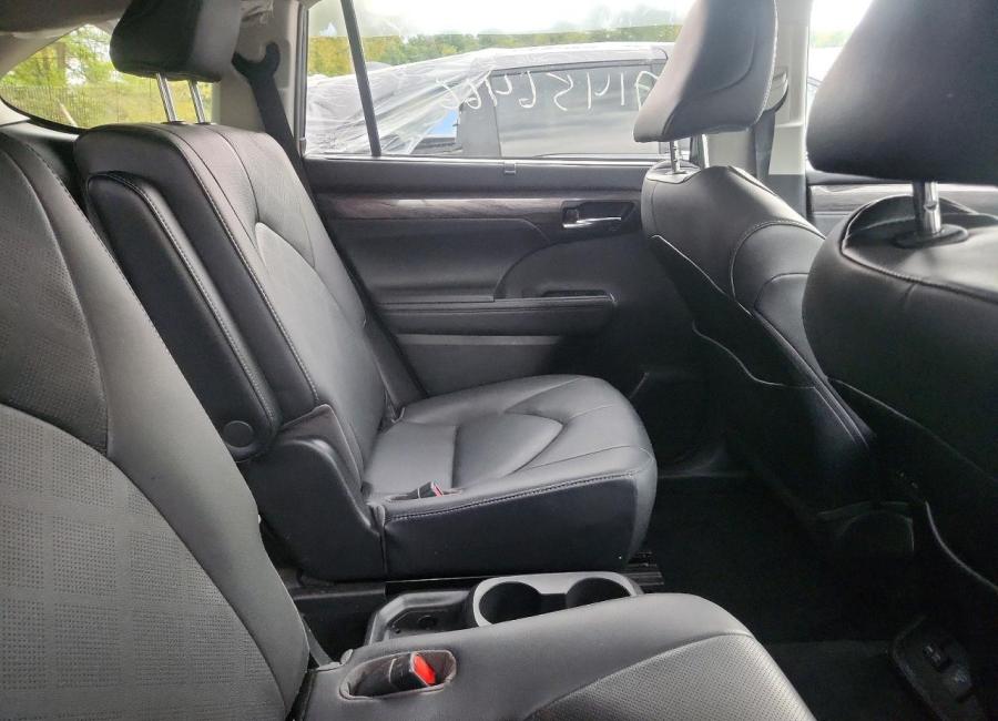 Salvage 2021 Toyota Highlander Hybrid Platinum in Gray