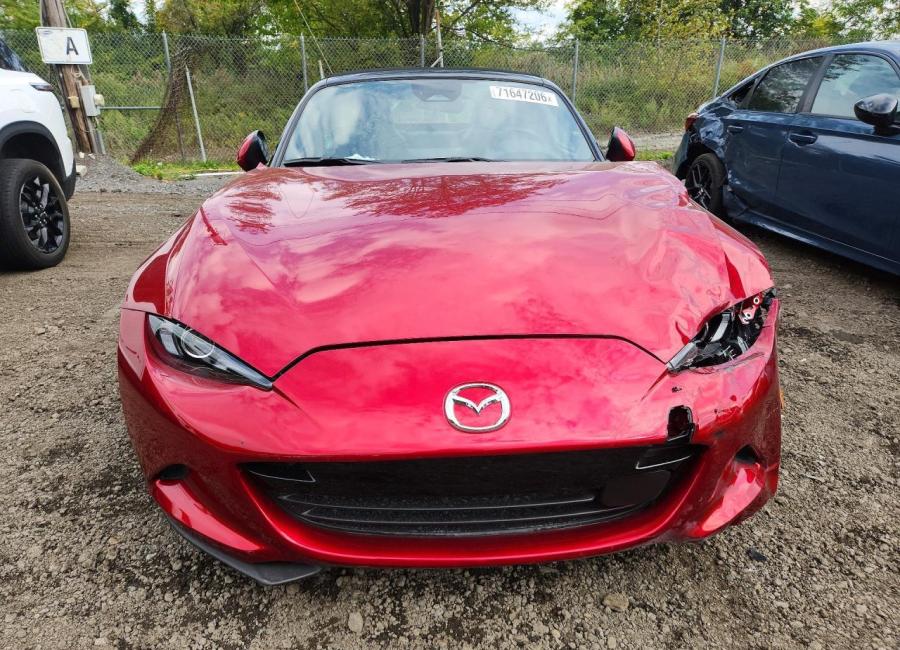 Salvage 2026 Mazda Mx-5  in Burgundy