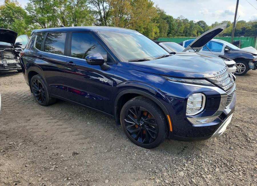 Salvage 2024 Mitsubishi Outlander Se in Black