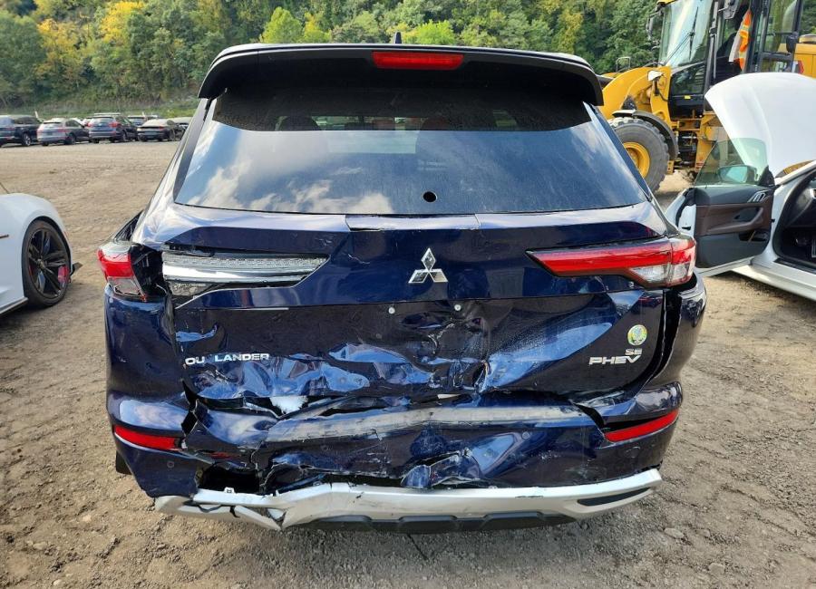 Salvage 2024 Mitsubishi Outlander Se in Black