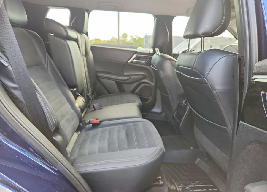 Salvage 2024 Mitsubishi Outlander Se in Black