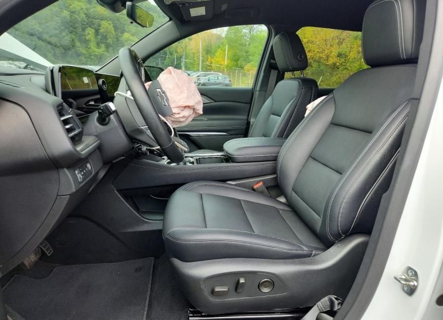 Salvage 2026 Chevrolet Traverse Lt in White