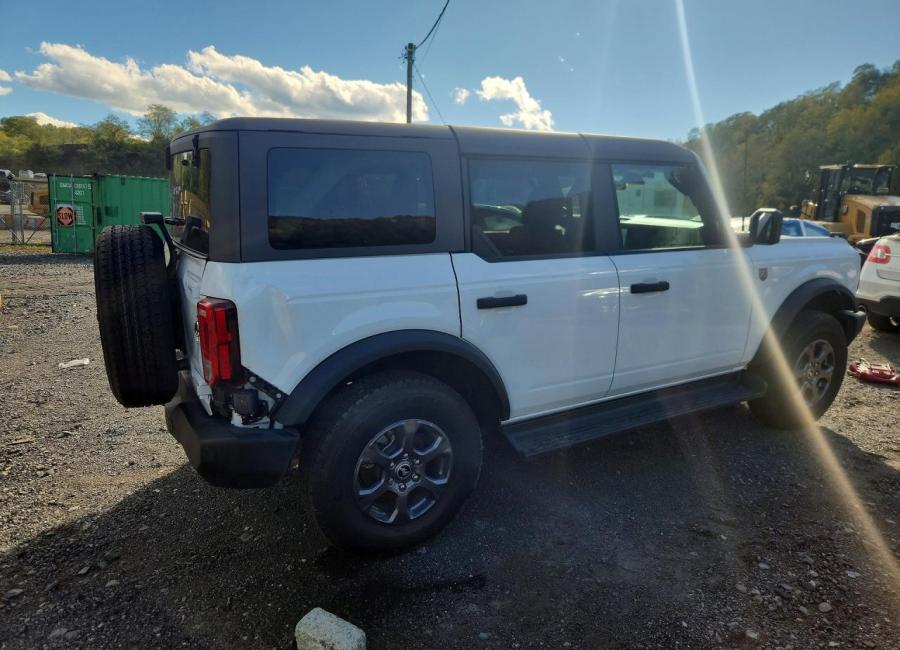 Salvage 2026 Ford Bronco  in White
