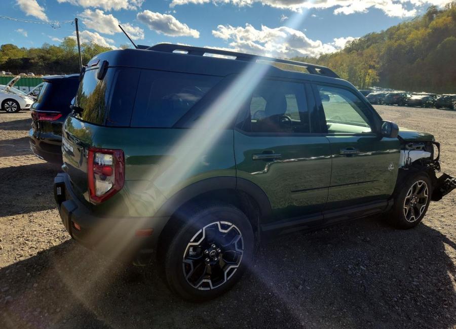 Salvage 2025 Ford Bronco Sport Outer Banks in Green