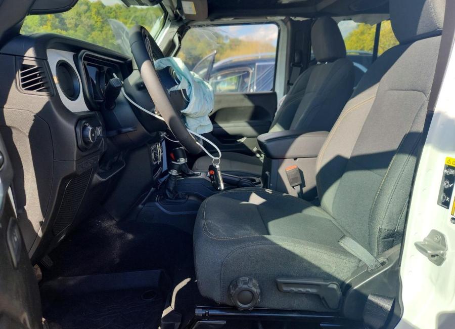 Salvage 2025 Jeep Wrangler  in White
