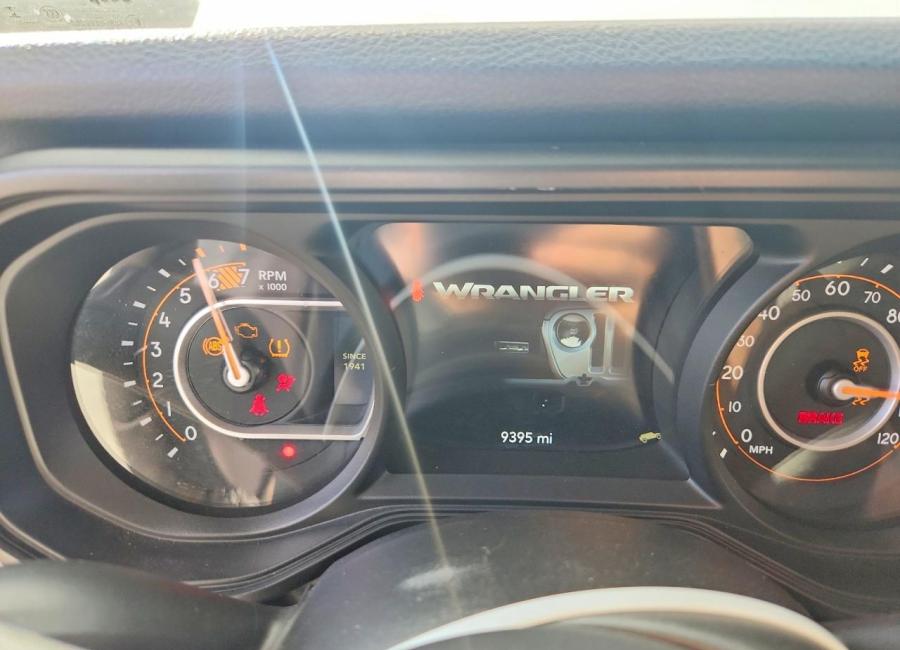 Salvage 2025 Jeep Wrangler  in White