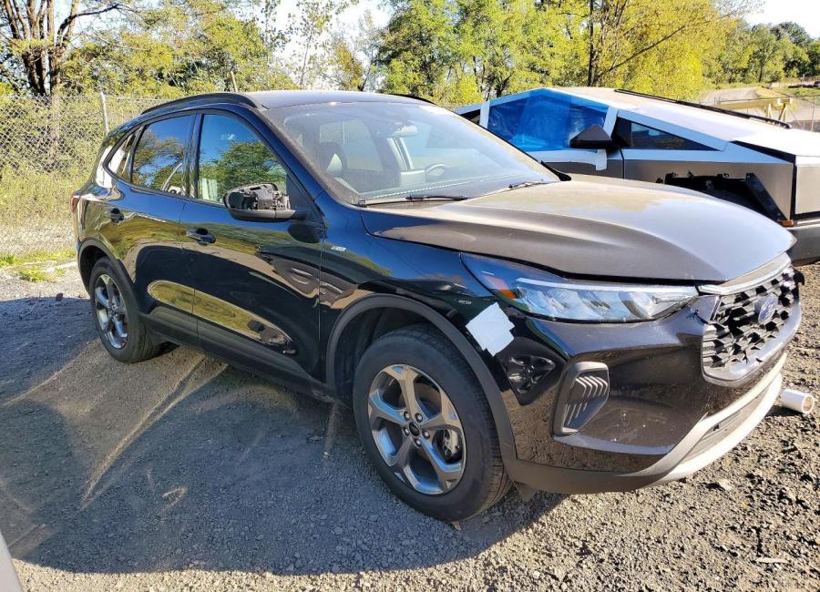 Salvage 2025 Ford Escape  in Black