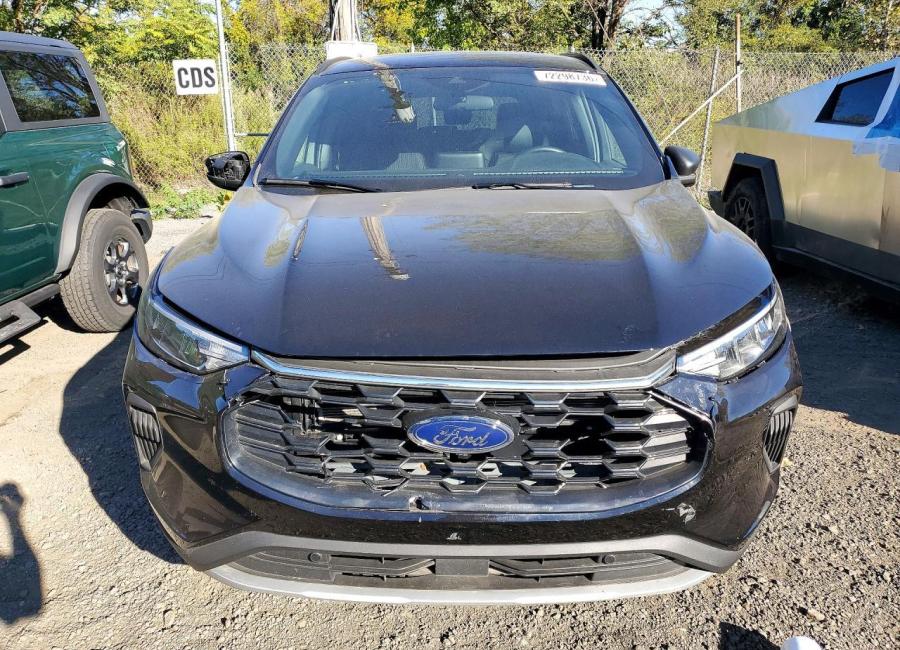 Salvage 2025 Ford Escape  in Black