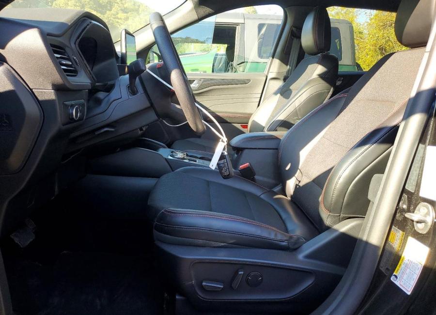 Salvage 2025 Ford Escape  in Black