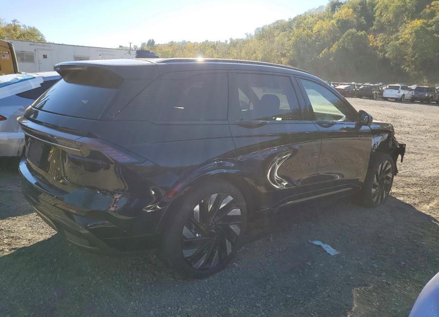 Salvage 2025 Lincoln Nautilus  in Black