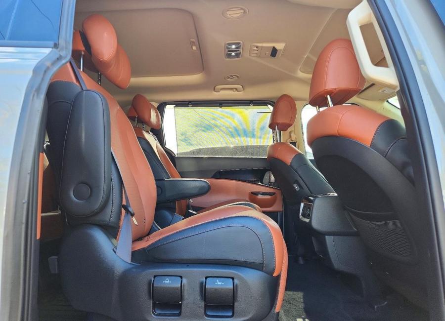 Salvage 2024 Kia Carnival Prestige in Gray