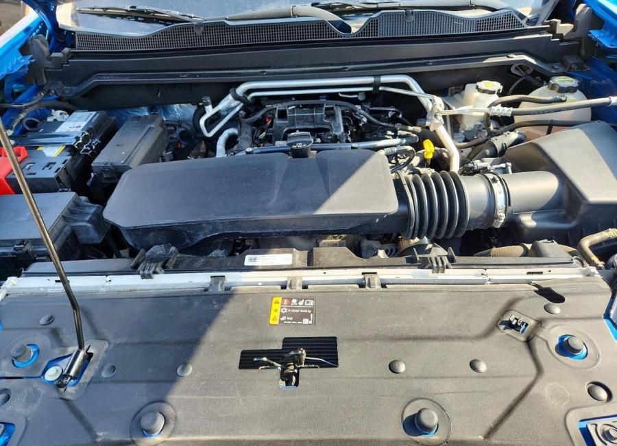 Salvage 2024 Chevrolet Colorado  in Blue