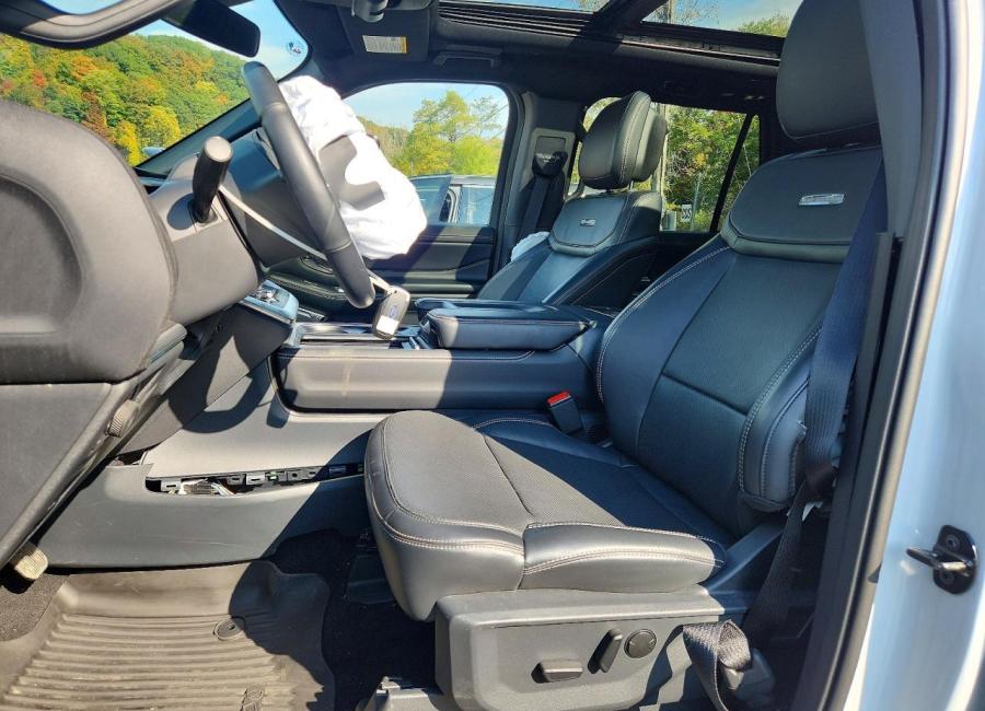 Salvage 2026 Ford Expedition Max Platinum in White