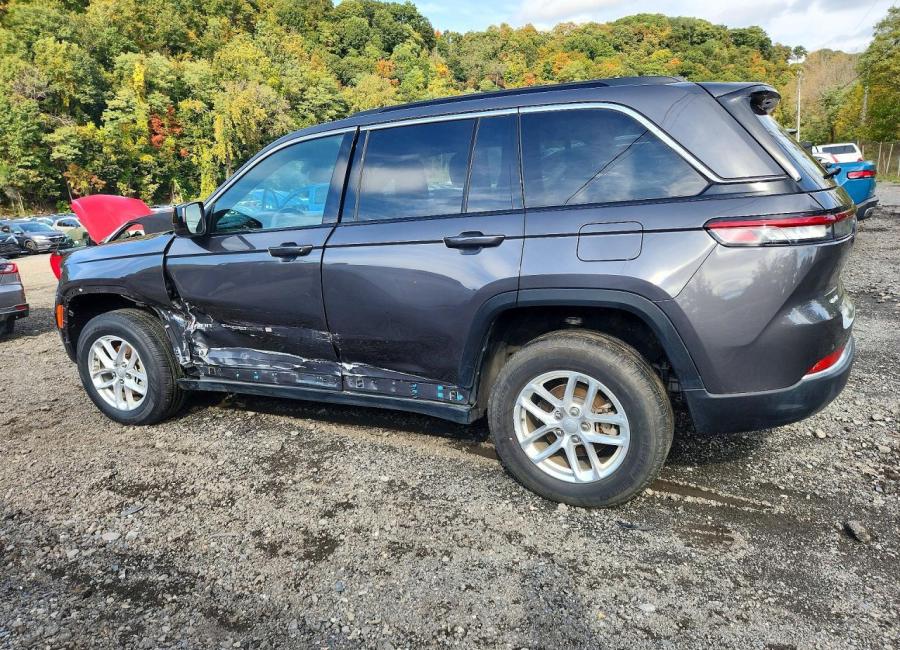 Salvage 2024 Jeep Grand Cherokee Laredo in Gray
