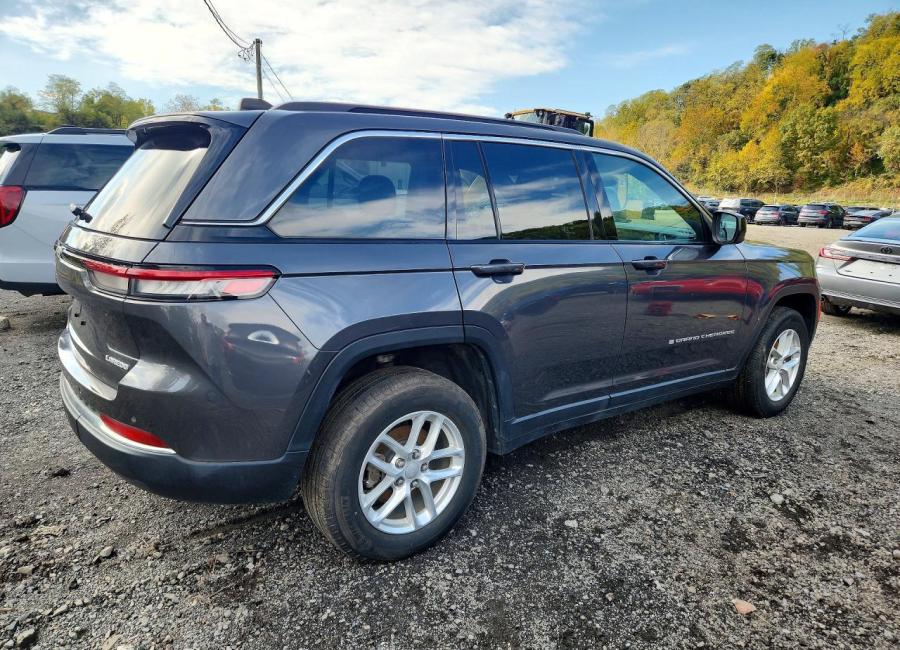 Salvage 2024 Jeep Grand Cherokee Laredo in Gray