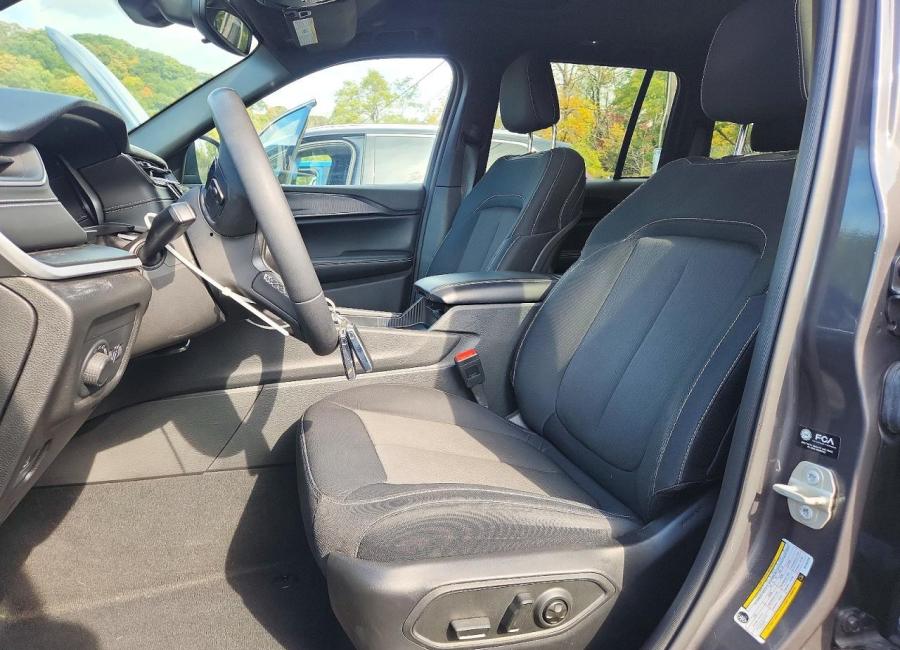 Salvage 2024 Jeep Grand Cherokee Laredo in Gray