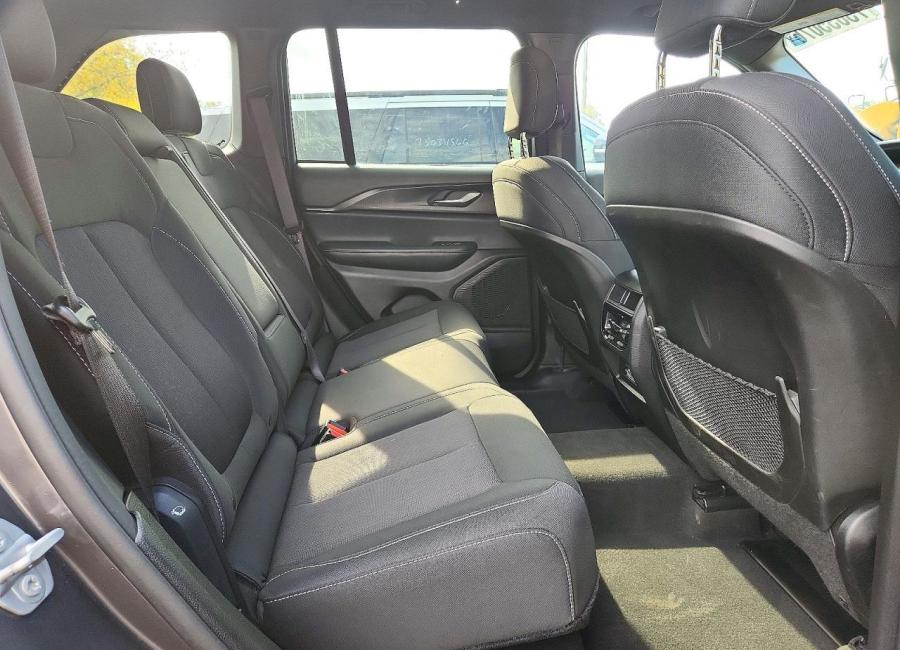 Salvage 2024 Jeep Grand Cherokee Laredo in Gray