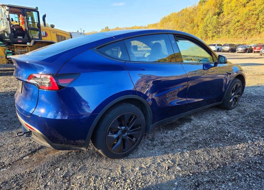 Salvage 2025 Tesla Model Y  in Blue