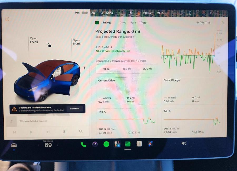 Salvage 2025 Tesla Model Y  in Blue